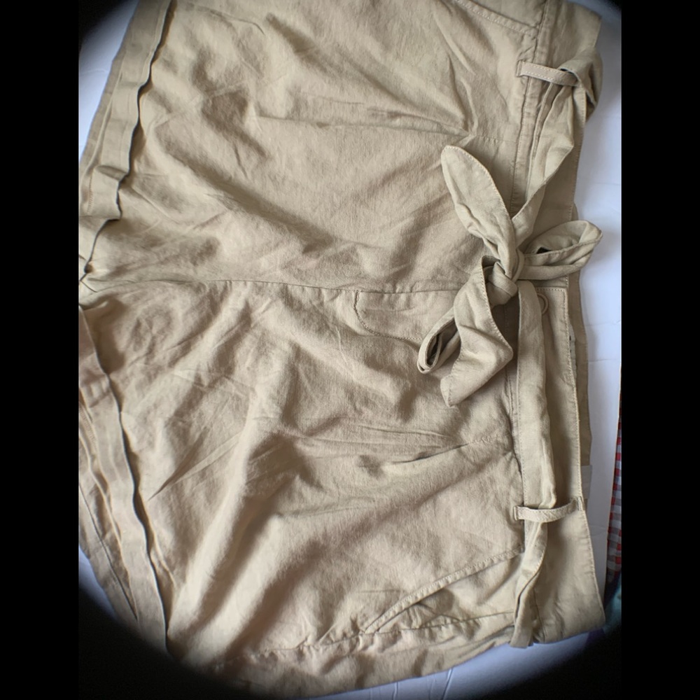 🍉Torrid plus size, tie front linen shorts, tan, BNWT, 20